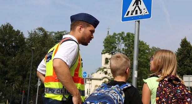 Holnap újra becsengetnek!
