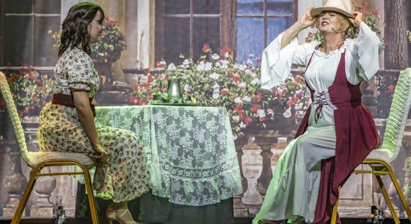 A pesti éjszakák hangulatát hozta el Hevesre az Orfeum Hercegnő