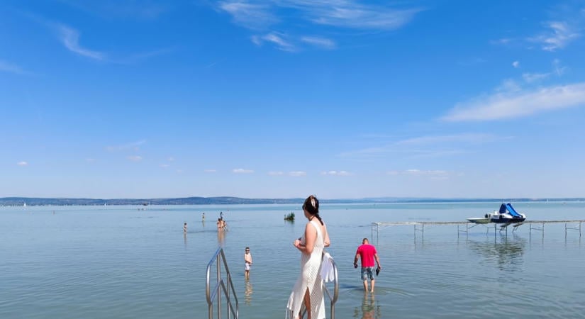 Őszi strandidő a Balatonnál? Elképesztő időjárási meglepetés kapujában Somogy