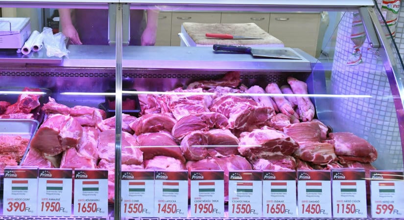 Pénzeső hullik az óbudai nyugdíjasokra