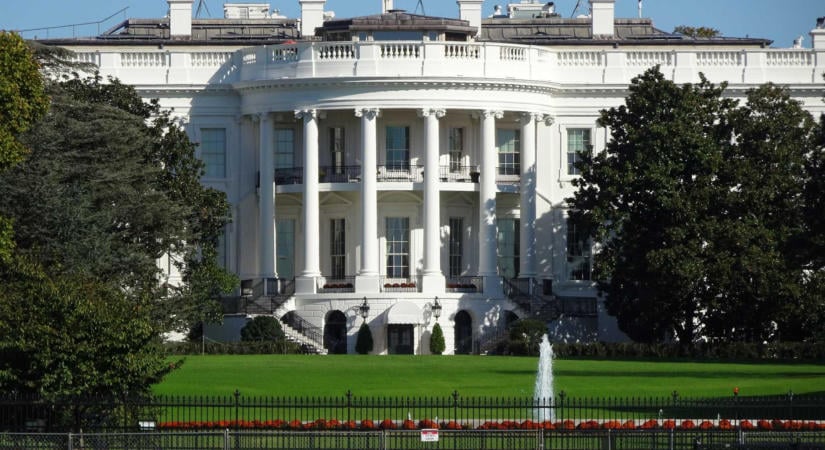 A CNN-t és a Politicót is a Fehér Ház tiltólistájára tette Trump