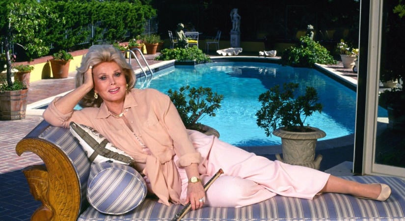 Zsazsa visszatért – és még mindig tudja, hogyan kell belépni a szobába. Én, Zsazsa. Kritika
