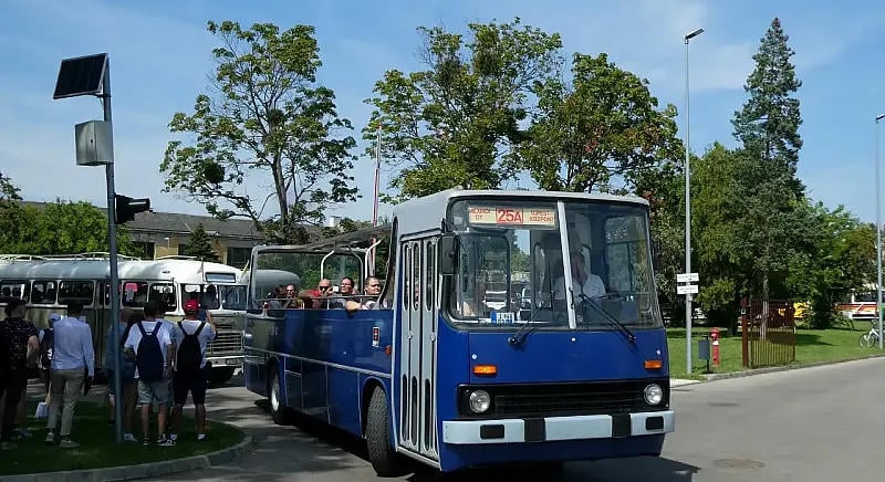 Fotókkal búcsúzunk a legsikeresebb magyar busztól
