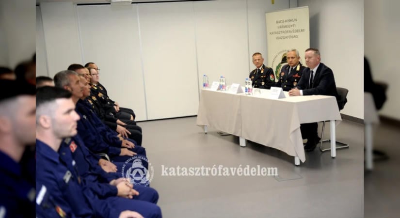 Belügyminiszteri elismerésben részesültek a szerbiai erdőtűznél segédkező magyar tűzoltók