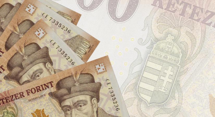 Hőség és Közel-Kelet álló a forint