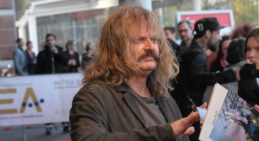 Több száz millió forintot kérnek vissza Leslie Mandoki cégétől