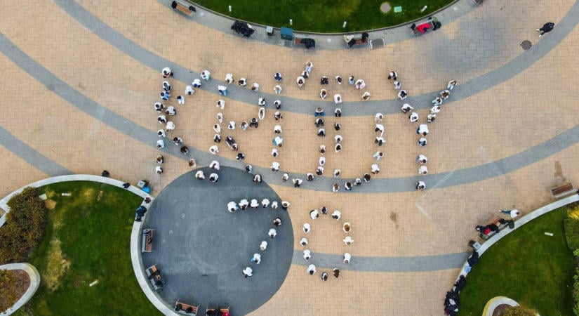 Flashmob, retró menza és gála – 70 éves jubileumát ünnepelte a siófoki Krúdy iskola
