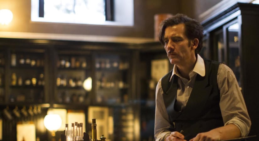 Vágóhíd a műtőasztalon – Clive Owen szétcsapva operál. A sebész. Kritika