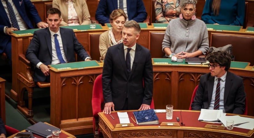 A Tisztítótűz műveletről beszél Magyar Péter a Parlamentben Seszták Miklós őrizetbe vétele után – élő
