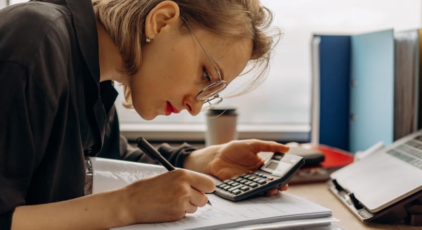 Komoly emelés jöhet a KATA adónál, a 130 ezres tétel sem kizárt a szakértő szerint