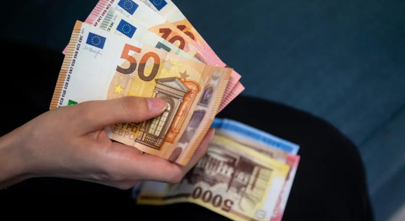 Nem adja fel a forint, ennyit erősödött kedd reggel