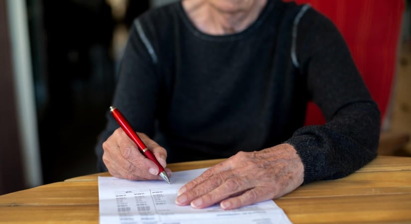 Tudtad? Óriási változás az özvegyi nyugdíjnál: ez a kiskapu sokak életét megkönnyítheti