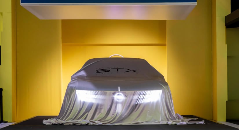 Szembemegy a divattal az Opel: ilyen elektromos kombit még nem láttunk a márkától