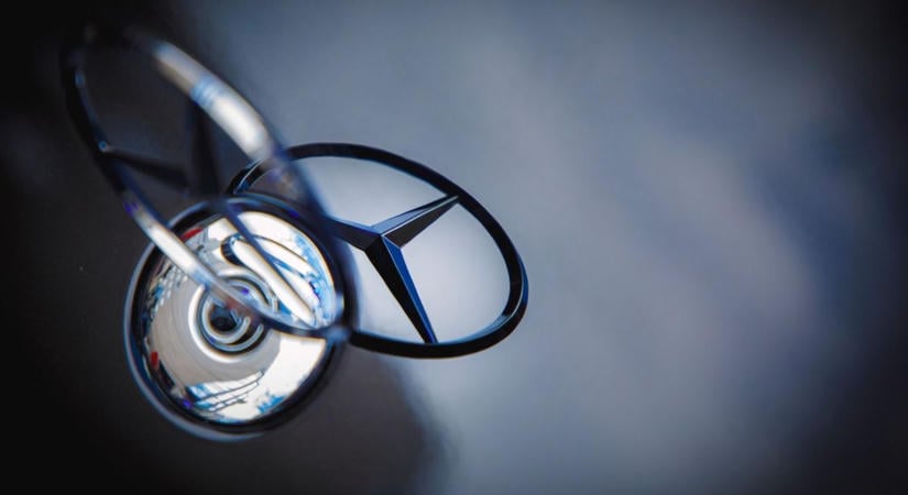 Ha nem jön be a milliárdos megrendelés, menthetetlen a Mercedes történelmi gyára: munkavállalók ezrei kerülhetnek veszélybe, már minden a hadseregen múlik