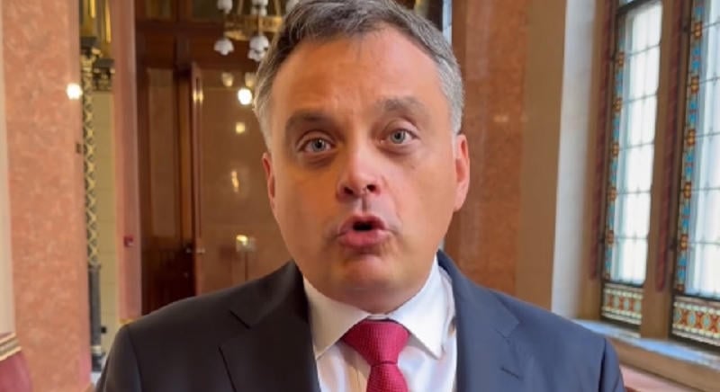 KDNP: a Tisza Párt miatt nemátalakításról, homoszexualitásról “tömködhetik” a gyerekek fejét