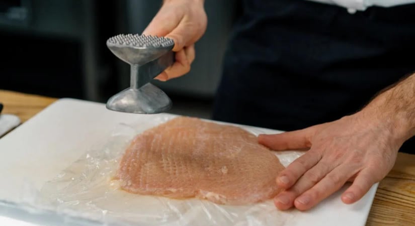 Tuti tipp: így klopfold a csirkemellet, hogy ne essen szét – VIDEÓ!