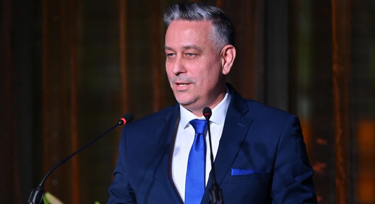 Magyar Péter aláírta, az Orbán-kormány korábbi helyettes államtitkára is távozik a kormányzattól