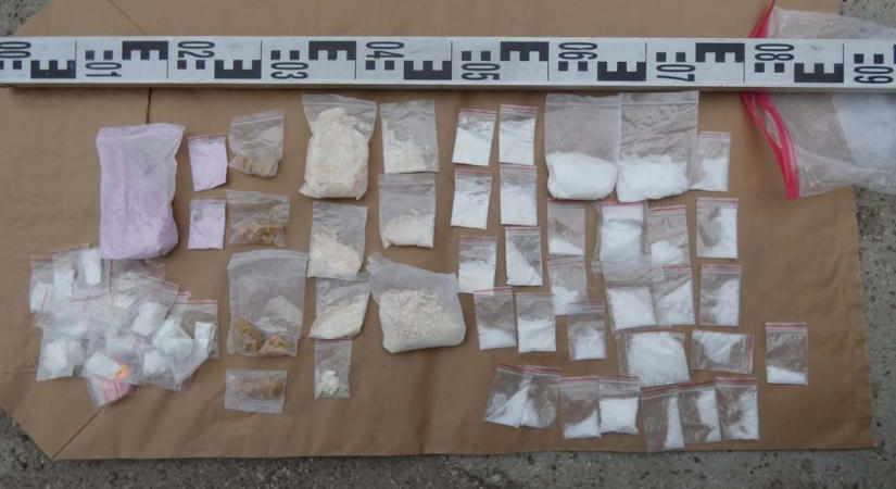 Külföldi drogkereskedőket fogott a rendőrség Ozorán