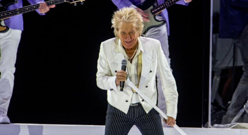 Rod Stewart egészségügyi okokból négy hétre megszakítja búcsúturnéját