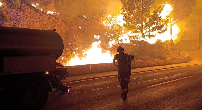 Erdő, kocsi, lakóház... mindent felemészt a pusztító horvátországi tűz – fotók
