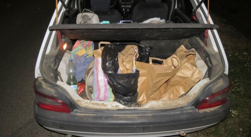 Koszos limlomok közé nyúlva találták meg a jászkunsági rendőrök a nagy drogfogást Törökszentmiklóson