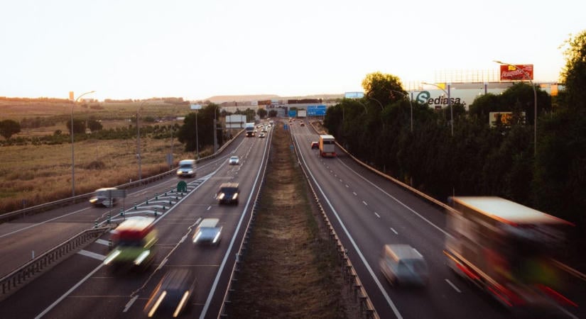 Több százezres bírság jár a gyorshajtásért ezeken az autópályákon