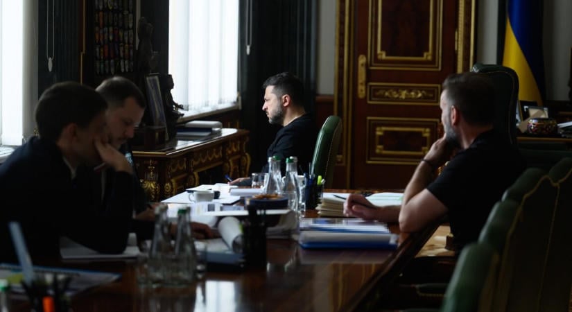 Váratlan és azonnali bejelentést tett vasárnap Zelenszkij