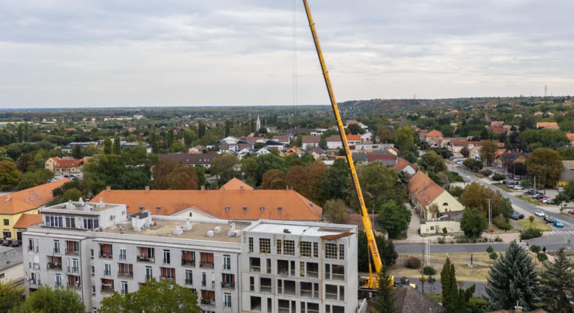 Leier előregyártott liftaknával épül az érdi társasház: belső kétszintes lakások is helyet kapnak