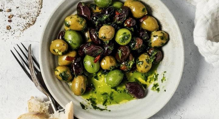 Fűszeres, marinált olívabogyó: a legegyszerűbb mediterrán tapas 5 perc alatt