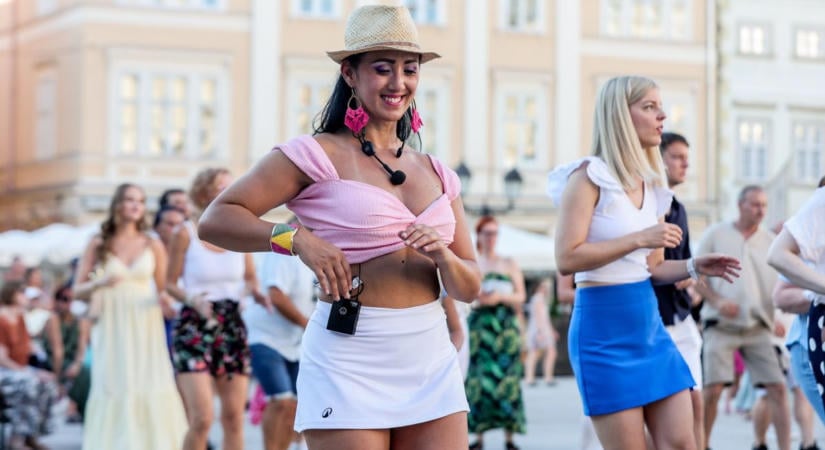 Latin táncokkal és kubai dallamokkal pezsdült fel Győr belvárosa – fotók