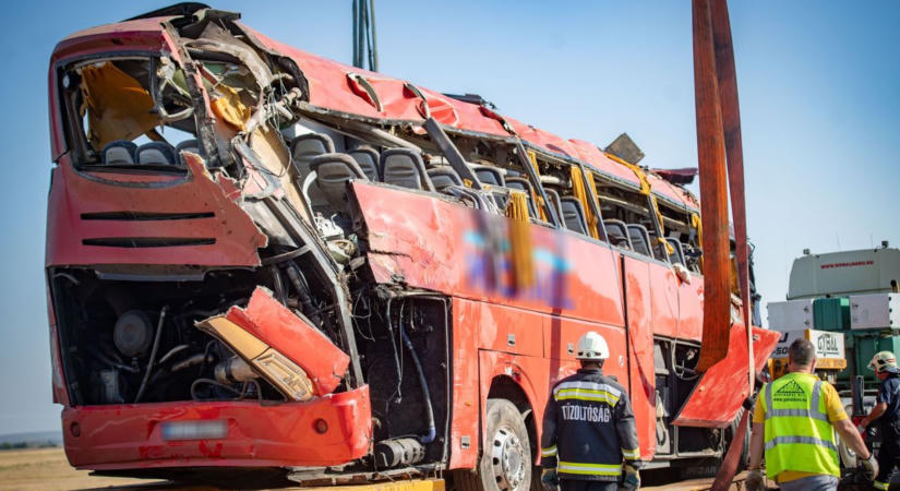 A busz mindkét sofőrje túlélte a tragédiát – megszólalt a lengyel fuvarozó cég