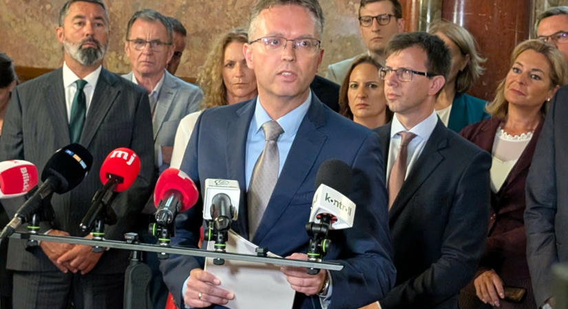 Hankó Balázs háromszor pedofilozott le egy bábelőadást, amely a gyerekeket a szexuális közeledés elutasítására bátorítja