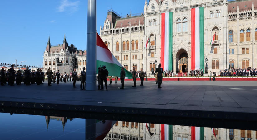 Ez történt reggel a Kossuth téren - fotók