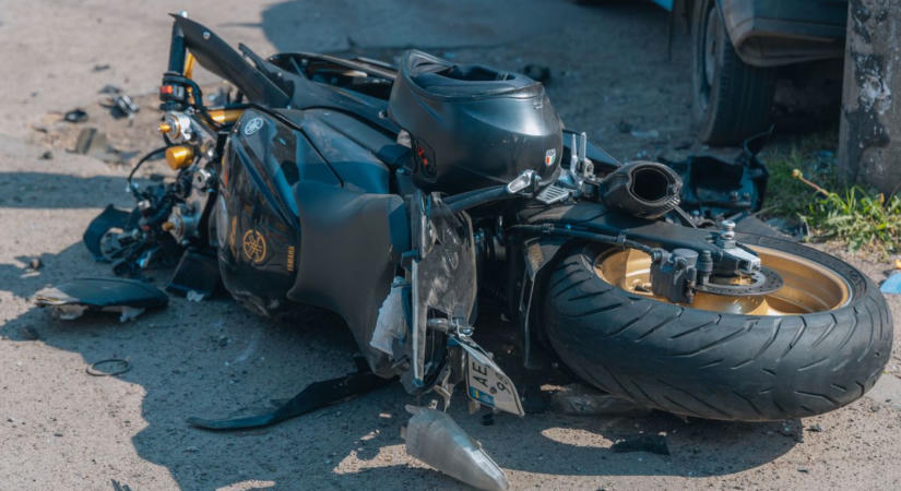 Itt az újabb horrornyúl - 18 éves fiatal motoros halt meg, amikor elgázolt egy nyulat