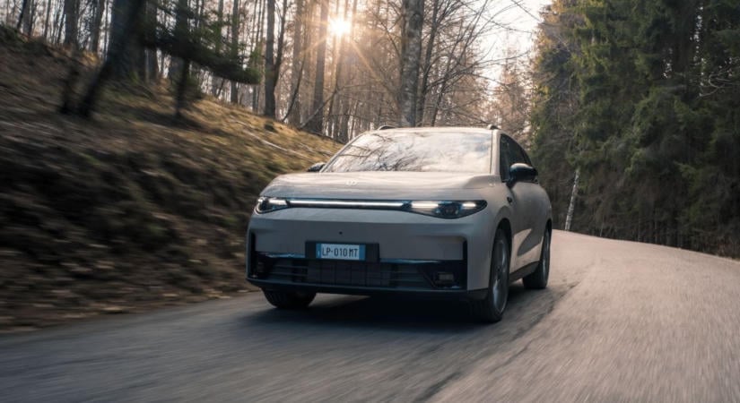 Nem látszik, de többet tud ez a kínai SUV