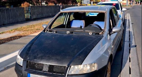 Szélvédő nélkül autózott Debrecen belvárosában