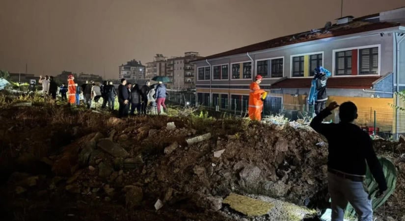 Törökországban egy tornádó legalább négy ember életét követelte
