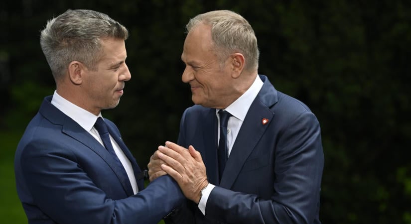 Neue Zürcher Zeitung: Donald Tusk nem lehetett egy „lengyel Magyar Péter”