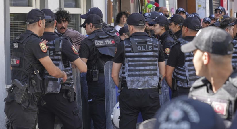 Többen megsebesültek iskolai lövöldözésben Törökországban