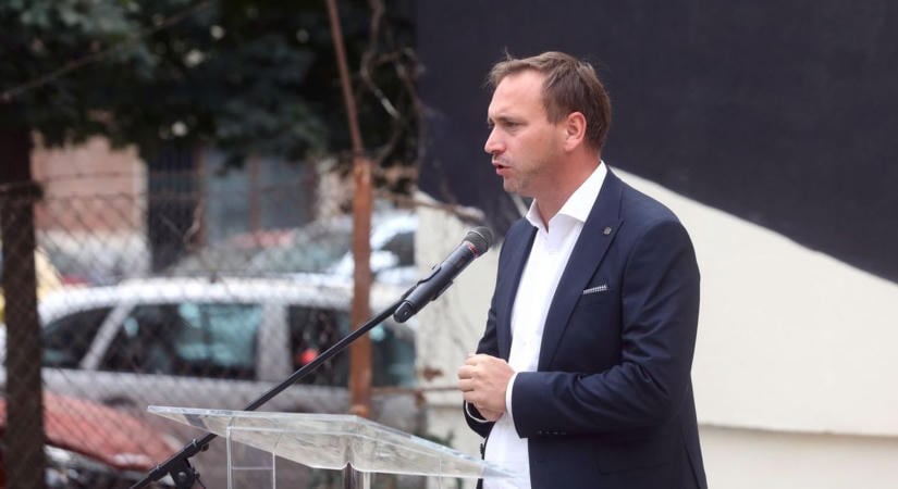Váratlan döntés: kiengedték Őrsi Gergelyt, de nyomkövetőt kapott: otthonába zárják a II. kerület polgármesterét