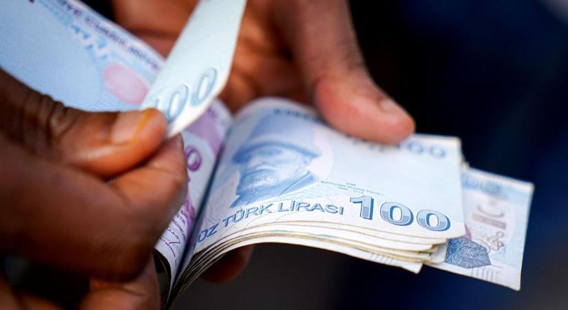 Gáláns intézkedéssel stabilizálná a lírát a török jegybank