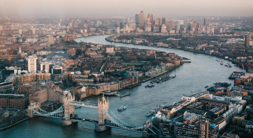 Négy férfit megkéseltek Londonban, nagy a készültség