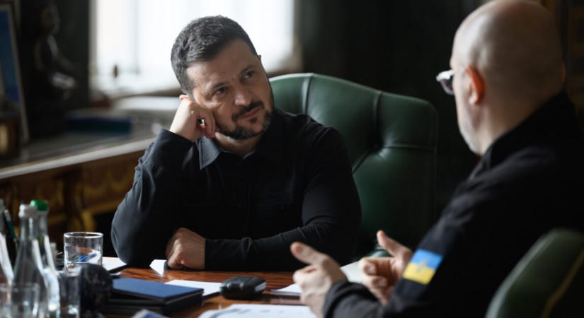 Háborús választások megtartását sürgeti a kirúgott ukrán védelmi miniszter