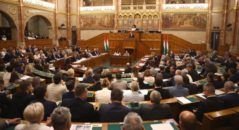 Sűrű két nap jön a parlamentben: új képviselőt választanak, hárman pedig elveszíthetik mentelmi jogukat