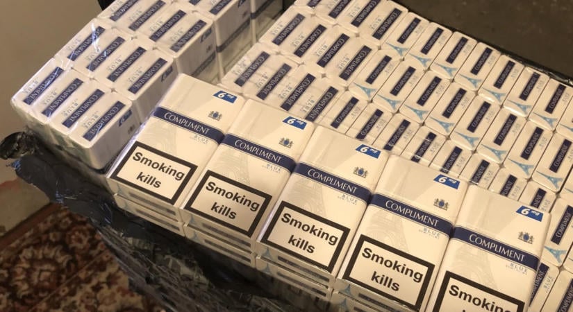 Illegális cigaretta és pálinka egy szendrőládi házban