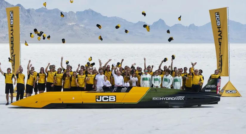 Kotrógépmotoros szivarral döntött sebességrekordot a JCB