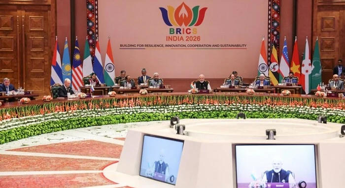 Megkezdődött a BRICS csúcstalálkozója Új-Delhiben Putyin és Hszi Csin-ping részvételével