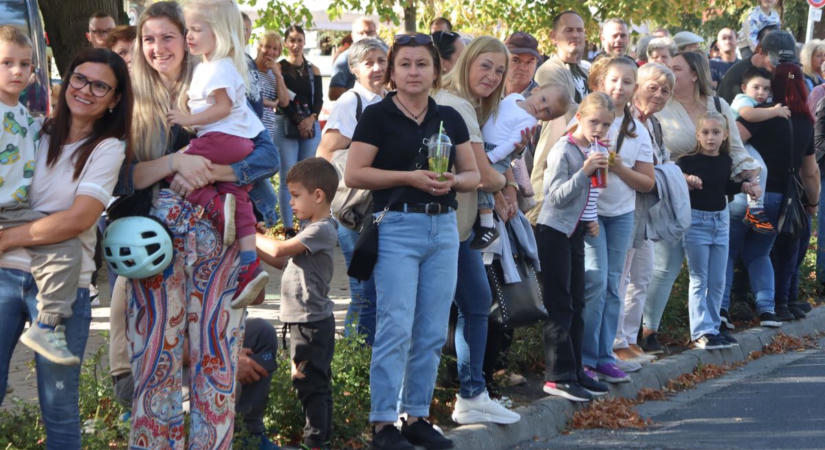 Sághegyi Szüreti Napok napsütésben: felvonulással és örömtánc-találkozóval - fotók