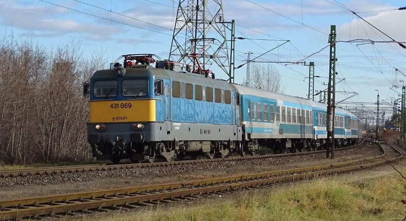 Vaddisznót gázolt egy vonat, emiatt késés várható a veszprémi vonalon