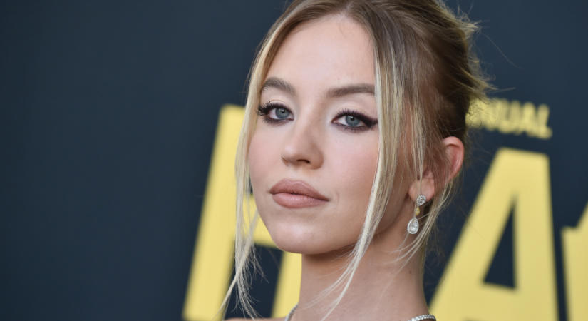 Sydney Sweeney áttetsző Armaniban borzolta a kedélyeket Velencében